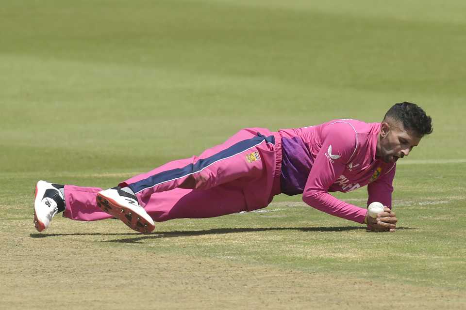 Keshav Maharaj dives to field the ball of his own bowling, South Africa vs Bangladesh, 2nd ODI, Johannesburg, March 20, 2022