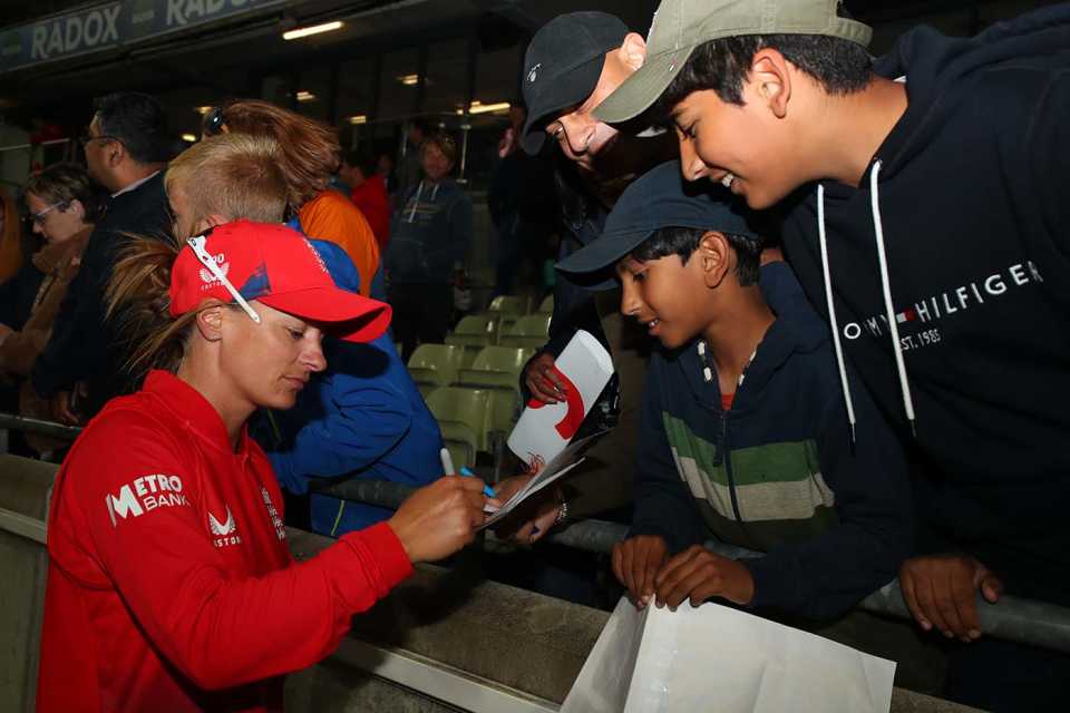 Danni Wyatt signs autographs for fans, England vs Australia, 1st Women's T20I, Birmingham, July 1, 2023