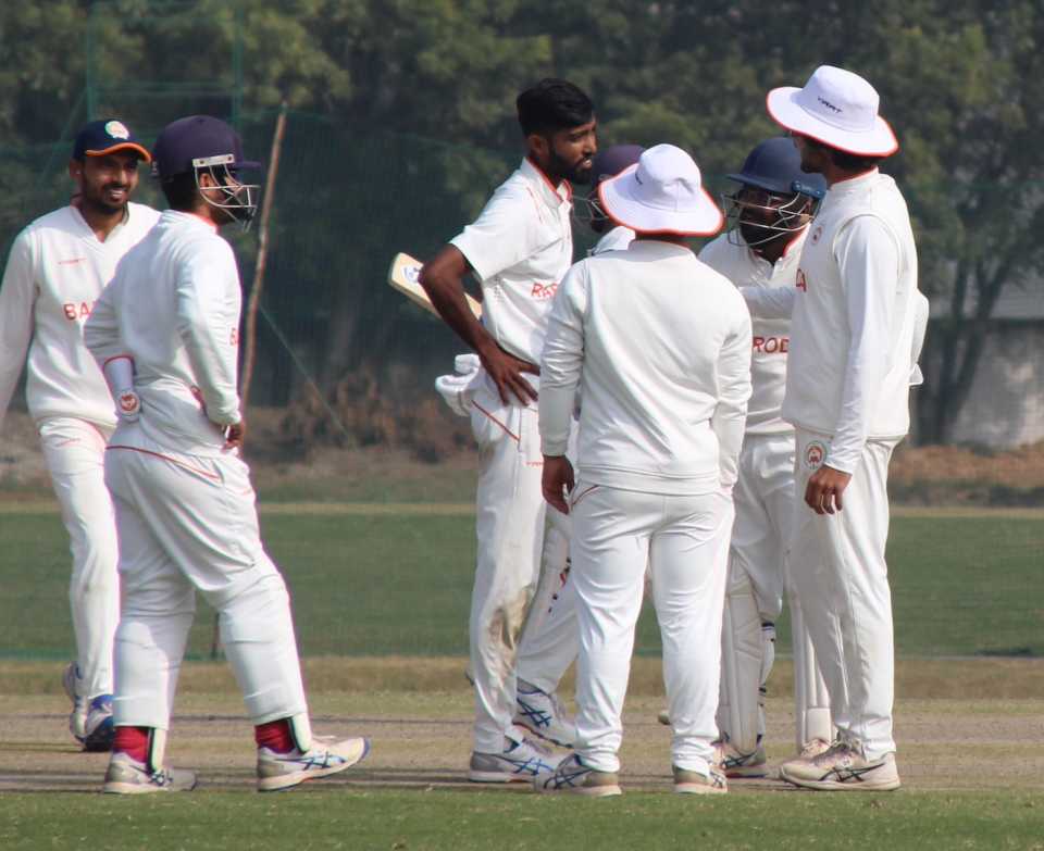 Mahesh Pithiya gets together with his team-mates after a wicket, Delhi vs Baroda, Ranji Trophy 2023-24, Group D, Delhi, 4th day, February 5, 2024