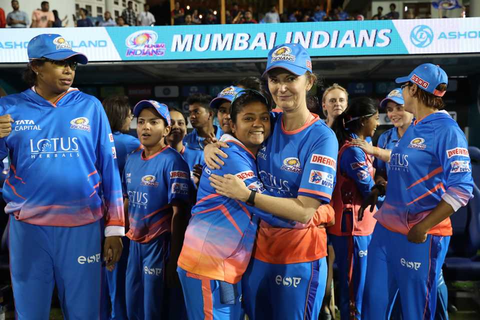 Charlotte Edwards hugs Saika Ishaque, Mumbai Indians vs Royal Challengers Bangalore, WPL 2023, Mumbai, March 6, 2023