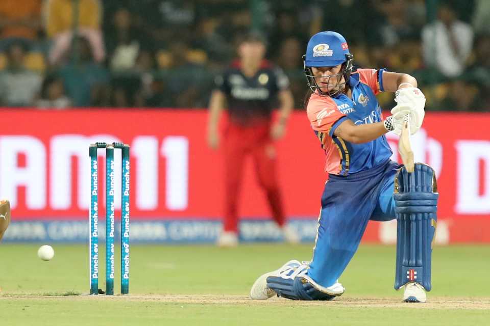 Amelia Kerr drives down the ground, Royal Challengers Bangalore vs Mumbai Indians, WPL, March 2, 2024