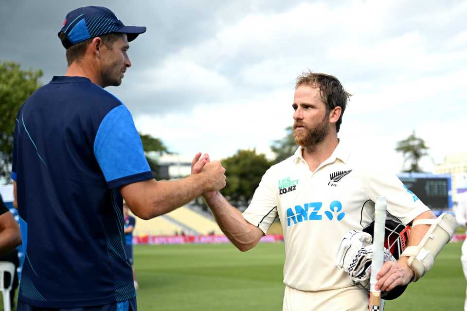 Tim Southee congratulates Kane Williamson after New Zealand's win, New Zealand vs South Africa, 2nd Test, Hamilton, 4th day, February 16, 2024