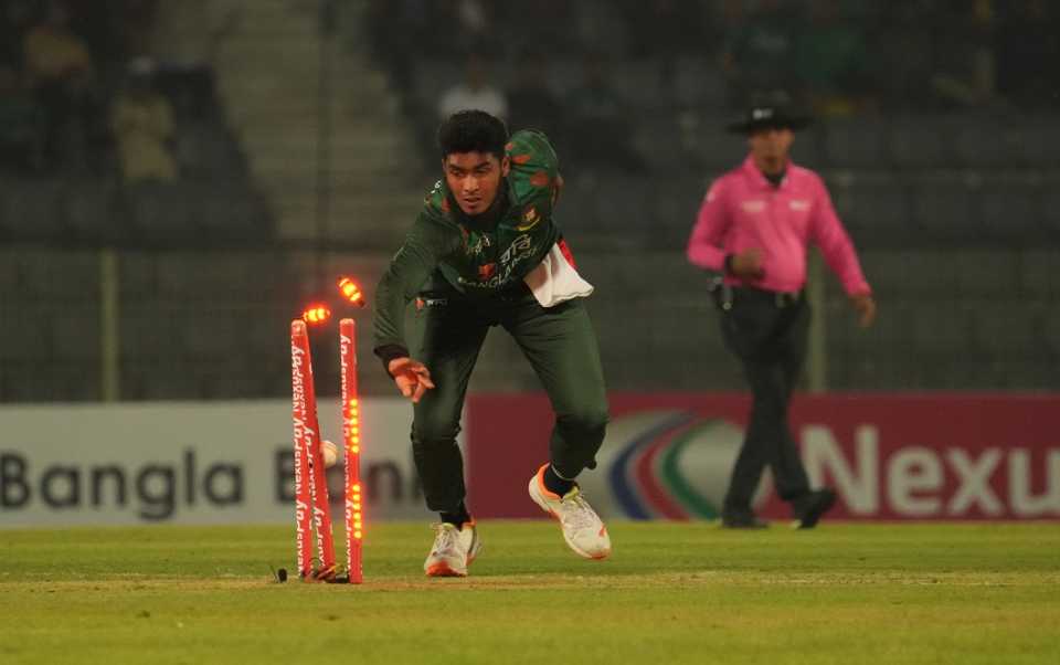 Legspinner Rishad Hossain in action, Bangladesh vs Sri Lanka, 2nd T20I, Sylhet, March 6, 2024