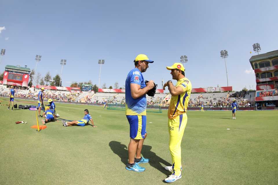 Stephen Fleming and MS Dhoni chat