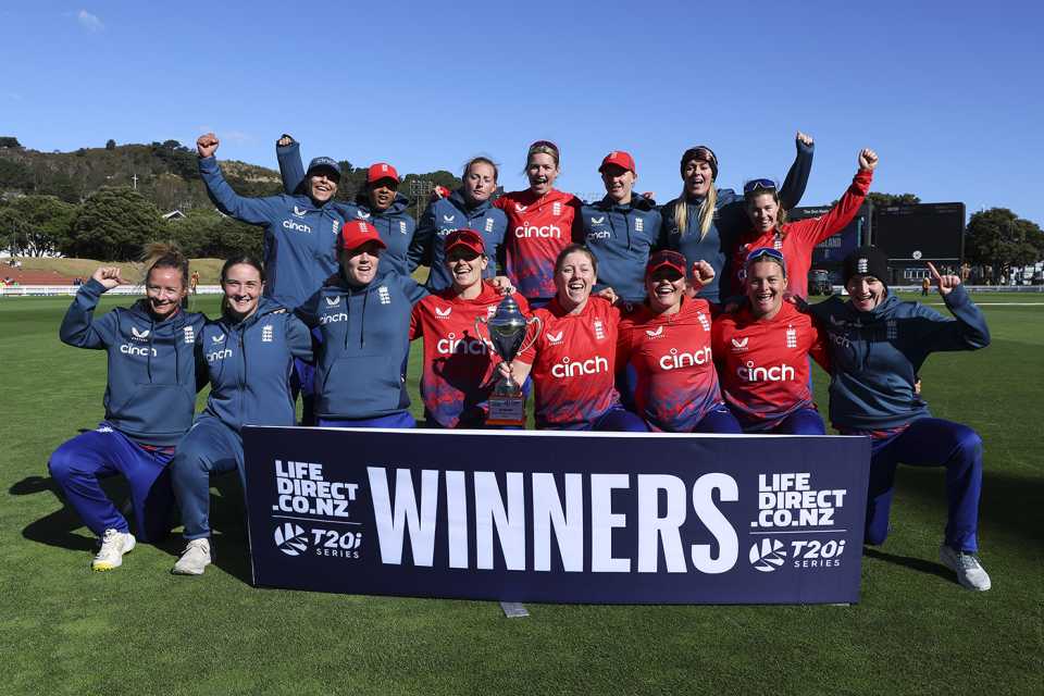 England celebrate with the series trophy, New Zealand Women vs England Women, 5th T20I, Wellington, March 29, 2024
