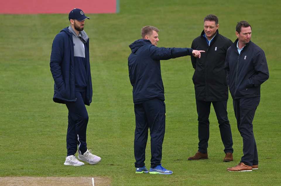Scott Borthwick chats to the umpires while James Vince looks on 