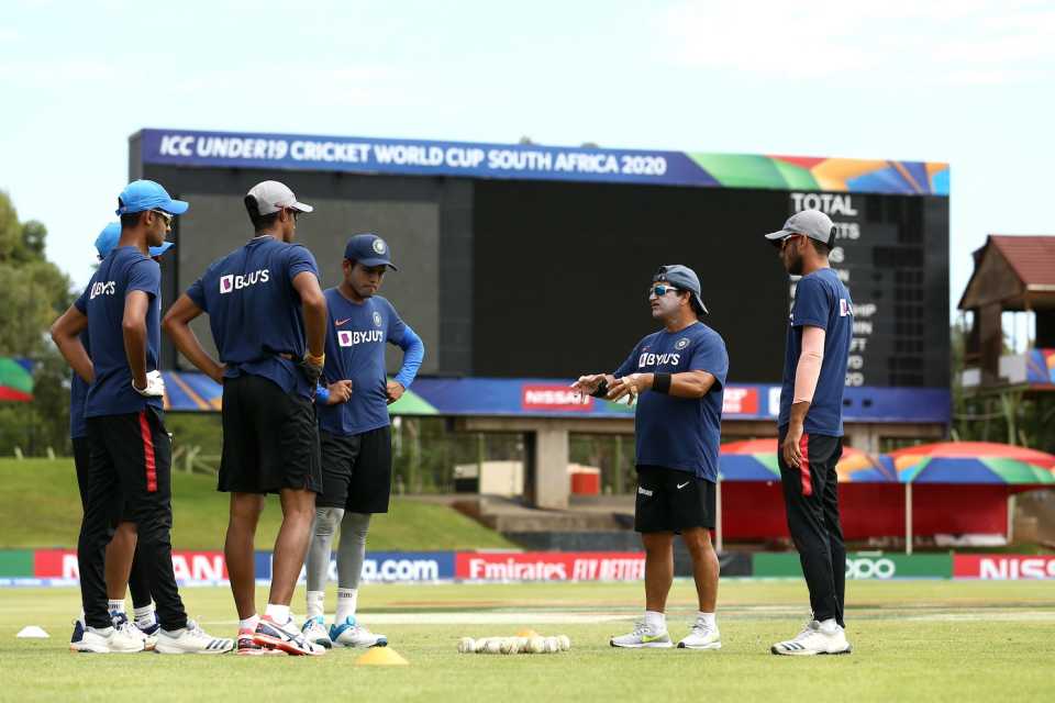 Abhay Sharma chats with the players, India vs New Zealand, Under-19 World Cup, Bloemfontein, January 23, 2020