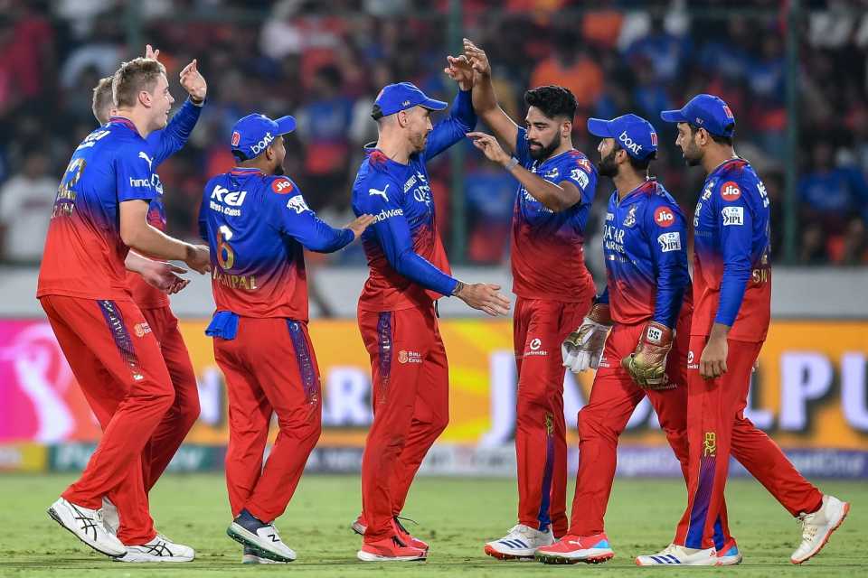 RCB players congratulate Mohammed Siraj, who ran back and took a well-judged catch
