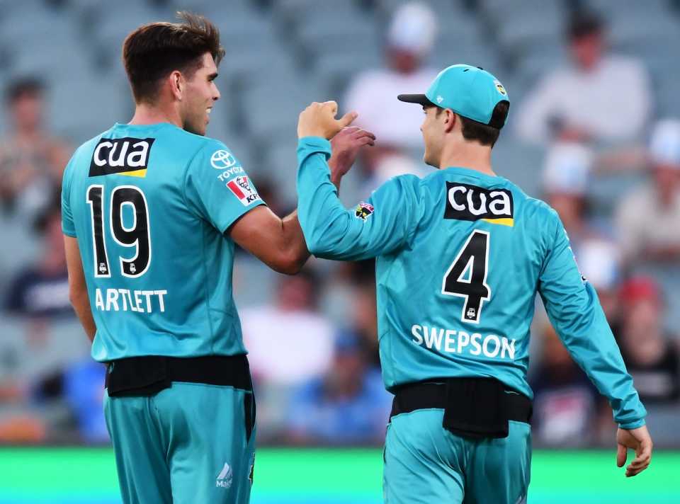 Xavier Bartlett and Mitchell Swepson celebrate a wicket, Adelaide Strikers vs Brisbane Heat, Adelaide Oval, Big Bash League, January 21, 2021