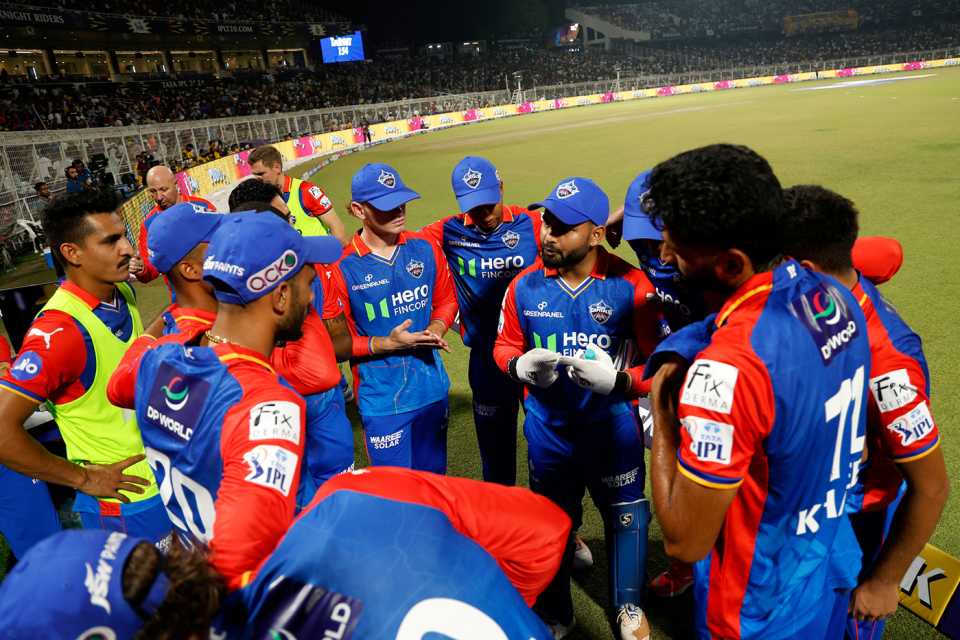 Rishabh Pant talks to his players, Kolkata Knight Riders vs Delhi Capitals, IPL 2024, Kolkata, April 29, 2024
