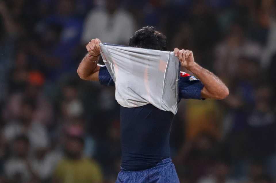 Ravi Bishnoi reacts to Sunil Narine being dropped off his bowling