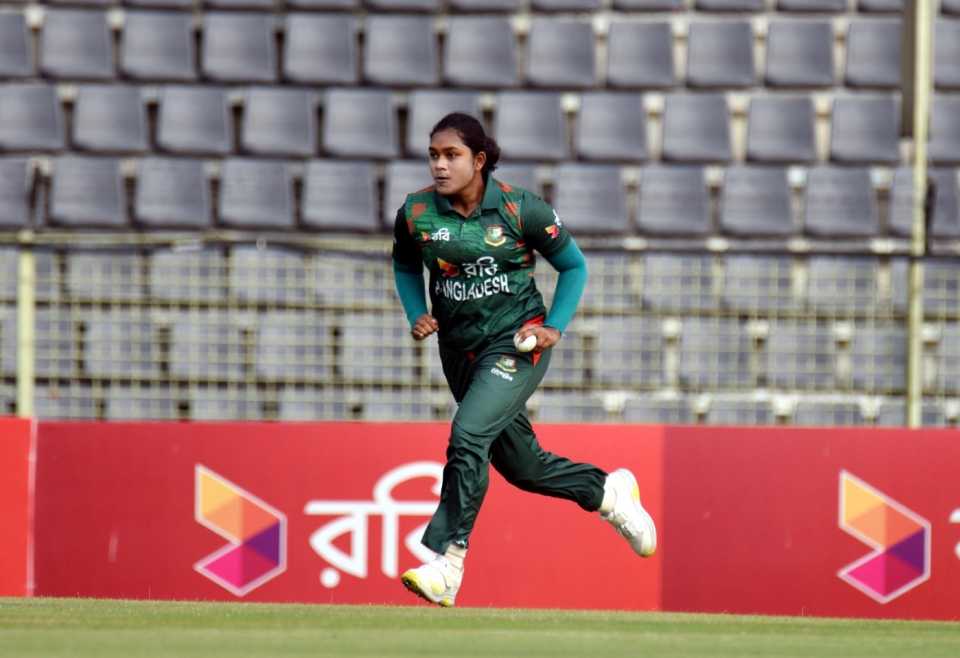 Fariha Trisna runs in with the new ball, Bangladesh vs India, 5th women's T20I, Sylhet, May 9, 2024