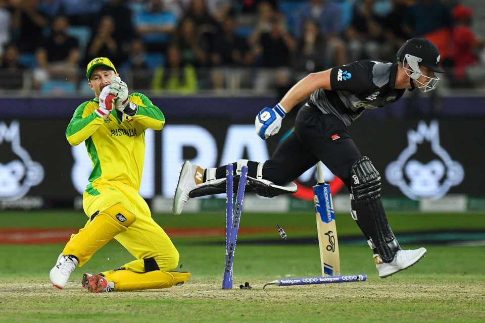 Matthew Wade tries to run out Jimmy Neesham, Australia vs New Zealand, T20 World Cup final, Dubai, November 14, 2021