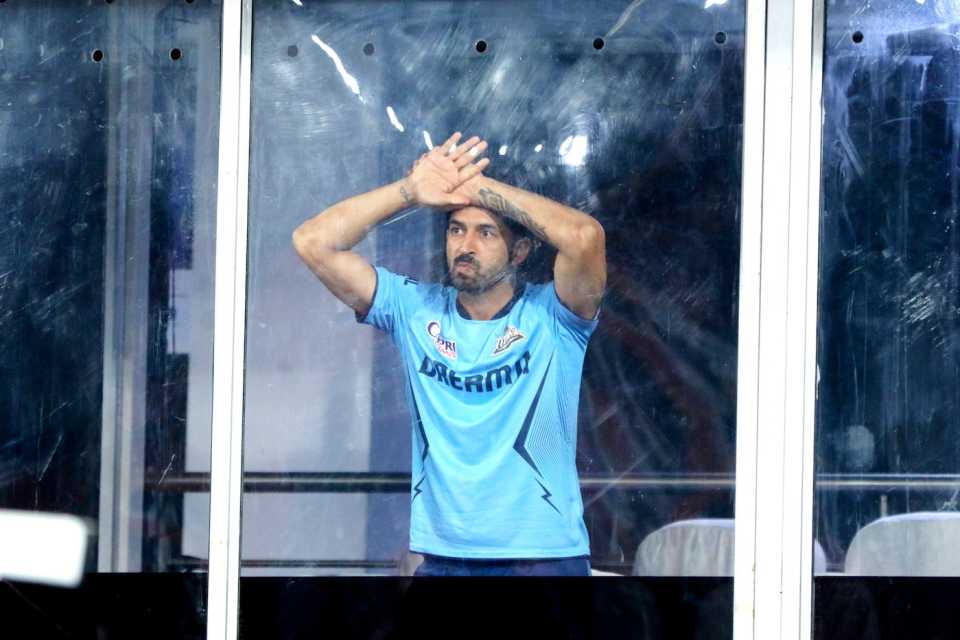 Mohit Sharma looks on while it rains, Sunrisers Hyderabad vs Gujarat Titans, IPL 2024, Hyderabad, May 16, 2024