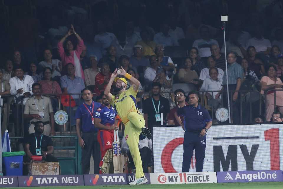 Daryl Mitchell took two almost identical catches at long-on to send back Virat Kohli and Rajat Patidar, Royal Challengers Bengaluru vs Chennai Super Kings, IPL 2024, Bengaluru, May 18, 2024