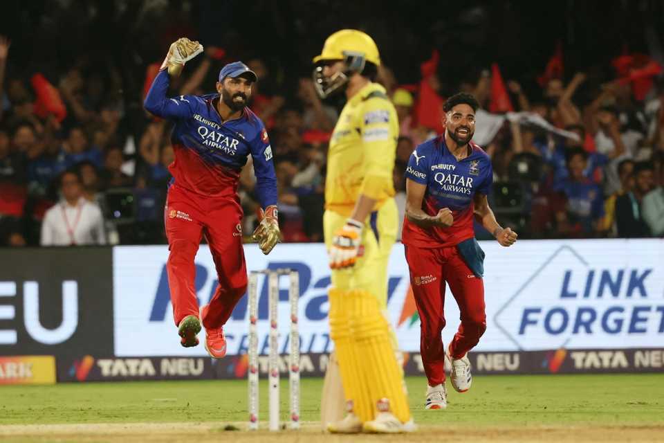 Dinesh Karthik and Mohammed Siraj celebrate RCB's win, Royal Challengers Bengaluru vs Chennai Super Kings, IPL 2024, Bengaluru, May 18, 2024