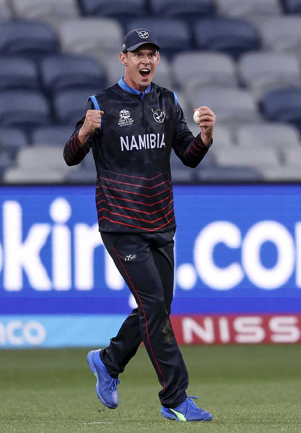 Michael van Lingen celebrates a dismissal, Namibia vs UAE, T20 World Cup 2022, Geelong, October 20, 2022