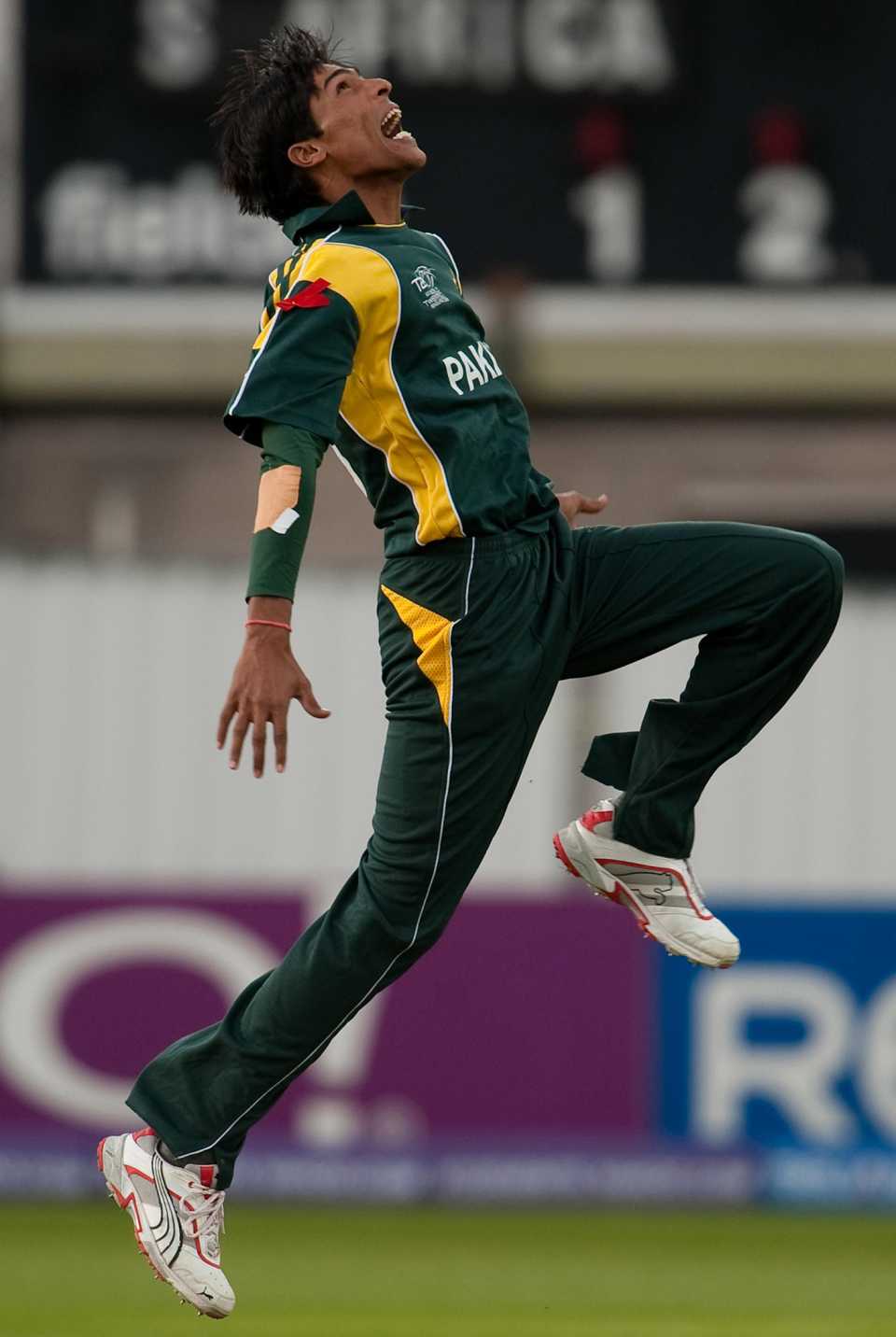 Mohammad Amir celebrates the wicket of Graeme Smith, Pakistan v South Africa, ICC World Twenty20, 1st semi-final, Trent Bridge, June 18, 2009