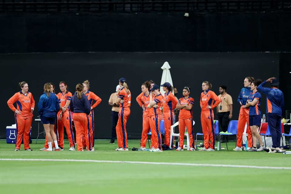 Netherlands wear a dejected look after their defeat to Ireland, Ireland vs Netherlands, Women's T20 World Cup Qualifier 2024, Abu Dhabi, May 3, 2024