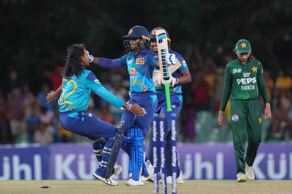 Team-mates rush to celebrate the win with Anushka Sanjeewani, Sri Lanka vs Pakistan, Women's Asia Cup 2024, Dambulla, July 26, 2024