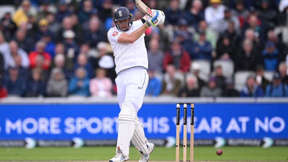 Jamie Smith gets on top of a pull, England vs Sri Lanka, 1st Test, Emirates Old Trafford, 2nd day, August 22, 2024