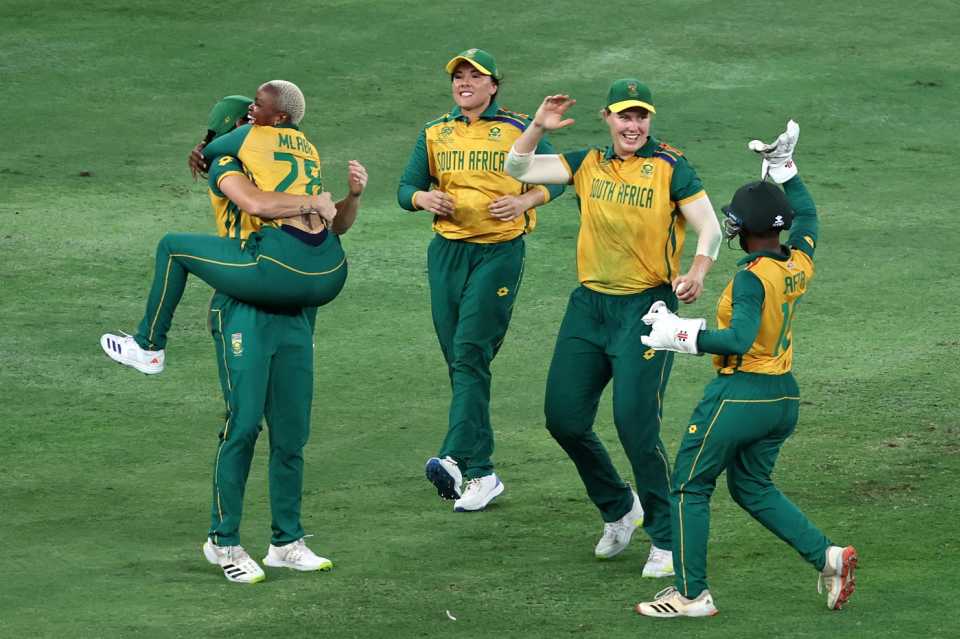 Nonkululeko Mlaba and Co celebrate Tahlia McGrath's wicket, Australia vs South Africa, semi-final, Dubai, Women's T20 World Cup, October 17, 2024