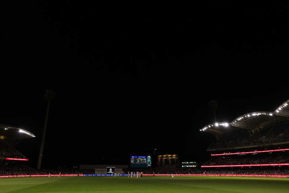 The floodlights went off a couple of times on day one at Adelaide Oval, Australia vs India, 2nd Test, Adelaide, 1st day, December 6, 2024