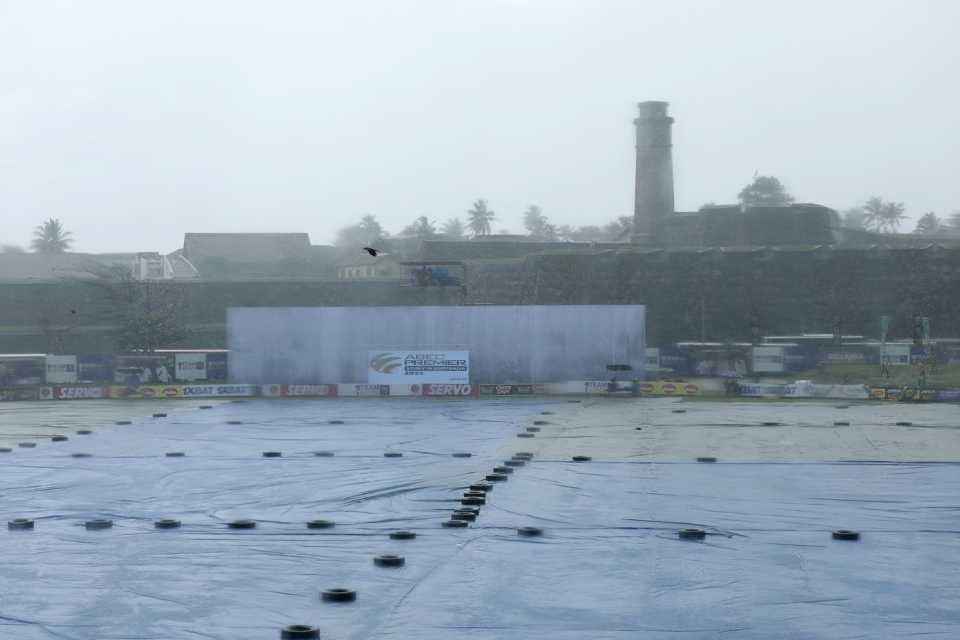 Rain forced covers on in Galle, Sri Lanka vs Australia, 1st Test, Galle, 3rd day, January 31, 2025