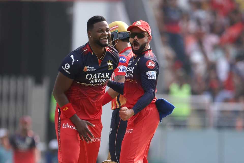Romario Shepherd and Virat Kohli celebrate a wicket, Punjab Kings vs Royal Challengers Bengaluru, IPL 2025, Mullanpur, April 20, 2025