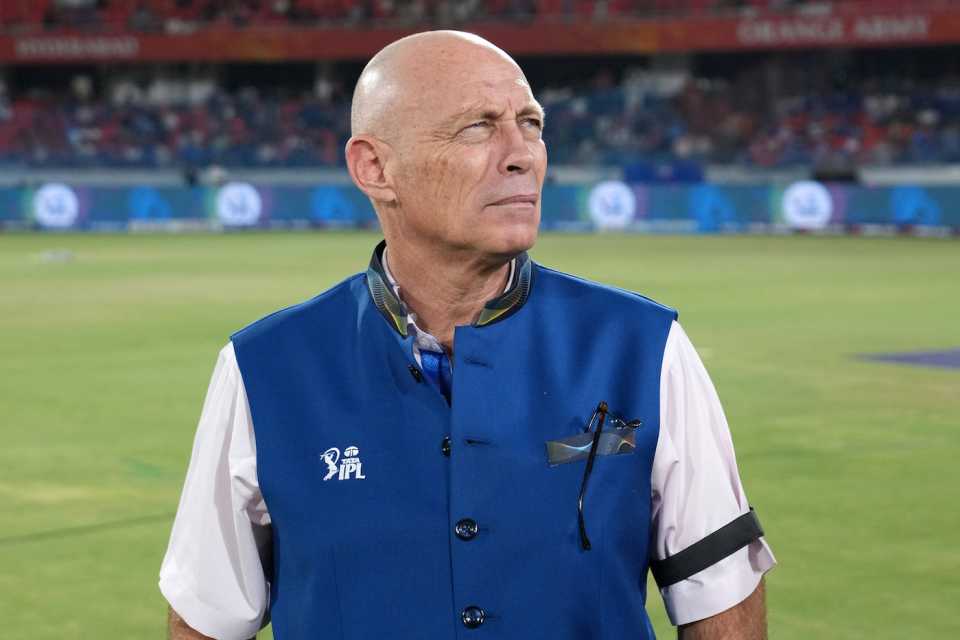 Danny Morrison wears a black armband for the Pahalgam victims, Sunrisers Hyderabad vs Mumbai Indians, IPL 2025, Hyderabad, April 23, 2025