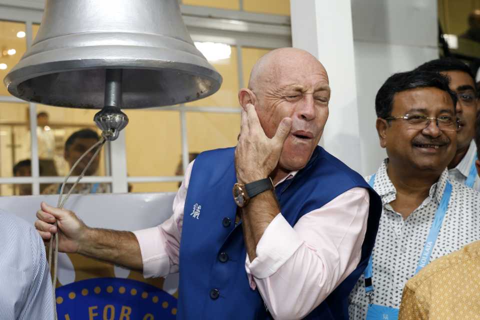 Danny Morrison rings the ball at Eden Gardens, Kolkata Knight Riders vs Punjab Kings, IPL 2024, Kolkata, April 26, 2024