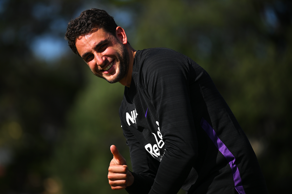 Peter Hatzoglou gives a thumbs-up, Hobart Hurricanes vs Sydney Thunder, BBL final, Hobart, January 27, 2025