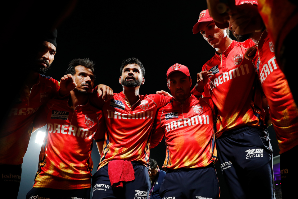 Shreyas Iyer talks to his players in the Punjab huddle, Kolkata Knight Riders vs Punjab Kings, Kolkata, IPL 2025, April 26, 2025