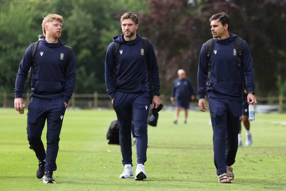 Kyle Verreynne, Wiaan Mulder and David Bedingham arrive for training, Arundel, June 1, 2025
