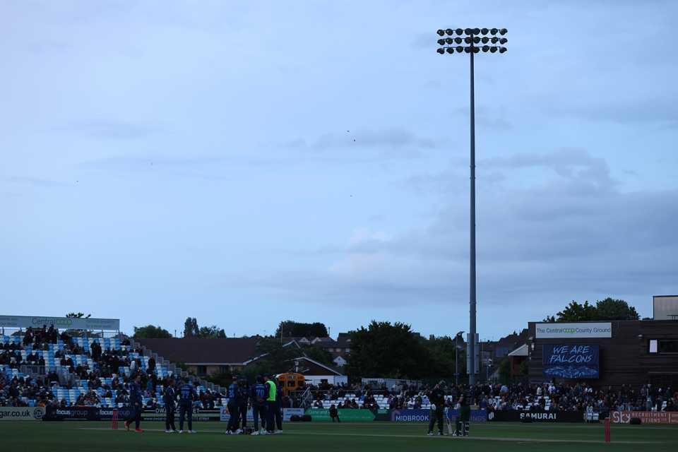 A floodlight failure curtailed proceedings in Derby, Derbyshire vs Nottinghamshire, Men's T20 Blast, Derby, June 6, 2025