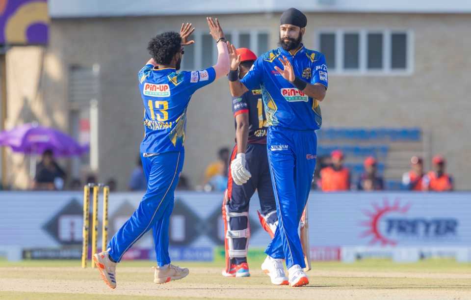 Gurjapneet Singh celebrates a wicket with Karthik Meiyappan, Siechem Madurai Panthers vs SKM Salem Spartans, TNPL 2025, Coimbatore, June 8, 2025