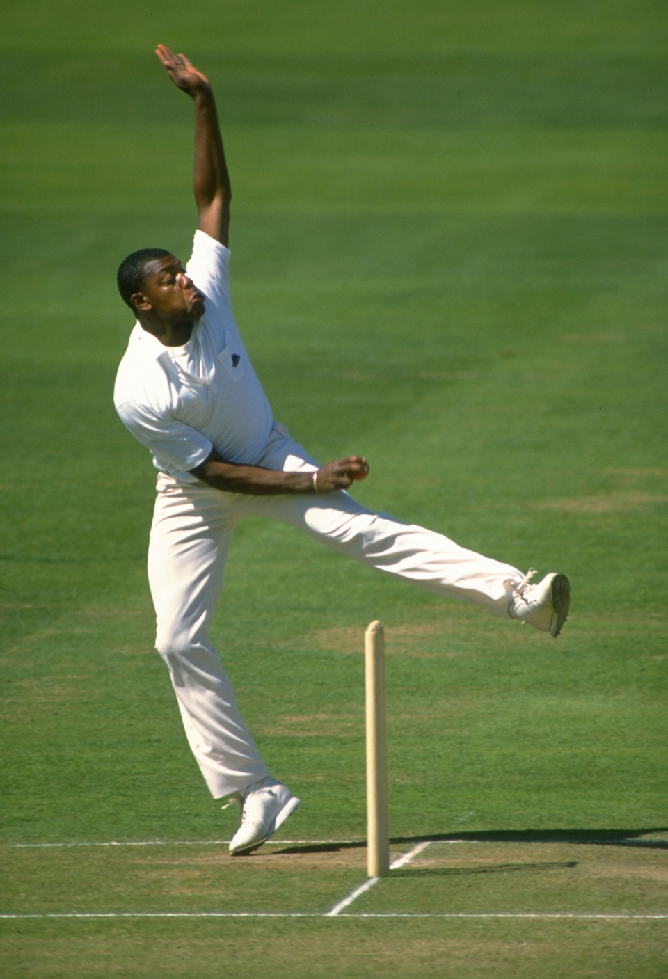 David Lawrence bowls against Sri Lanka, England v Sri Lanka, Only Test, 5th day, Lord's, August 30, 1988