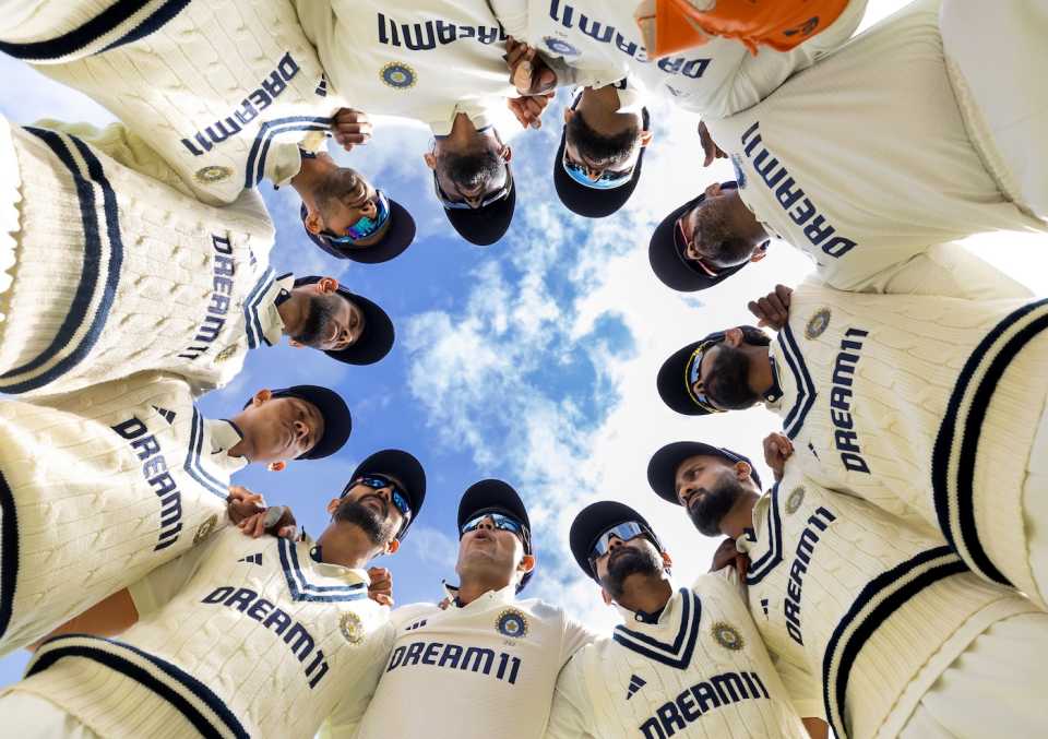 Shubman Gill speaks to his team in a huddle on the final day, England vs India, 2nd Test, 5th day, Birmingham, July 6, 2025
