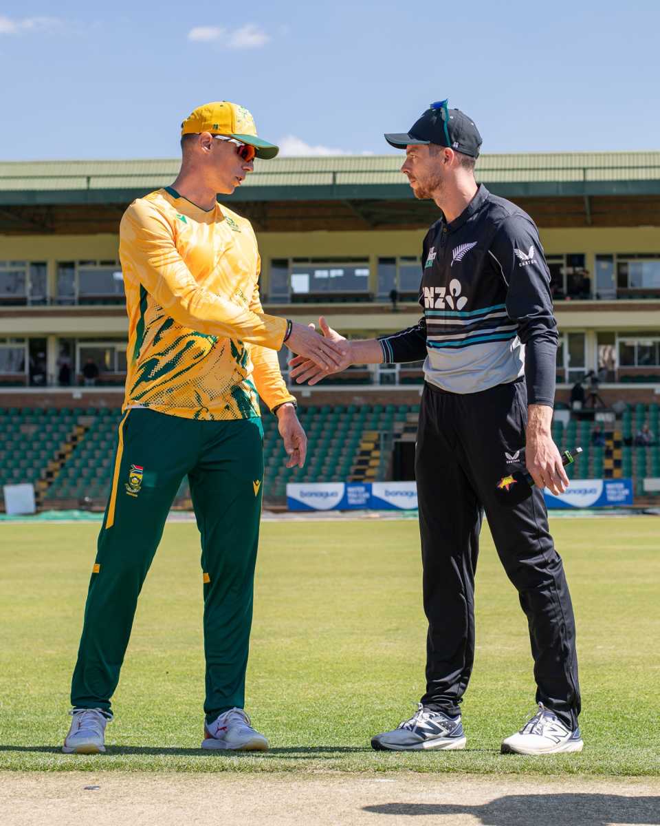 Rassie van der Dussen and Mitchell Santner at the toss, New Zealand vs South Africa, Harare, July 16, 2025