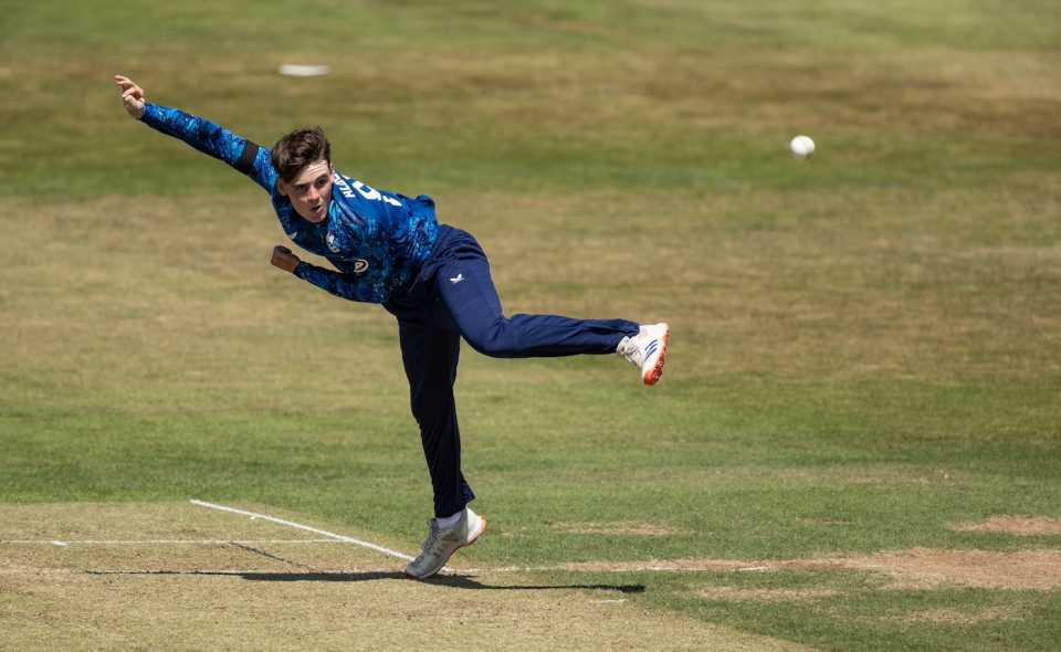 Ralphie Albert bowls, England Under-19 vs India Under-19, 2nd one-day match, Northampton, June 30, 2025
