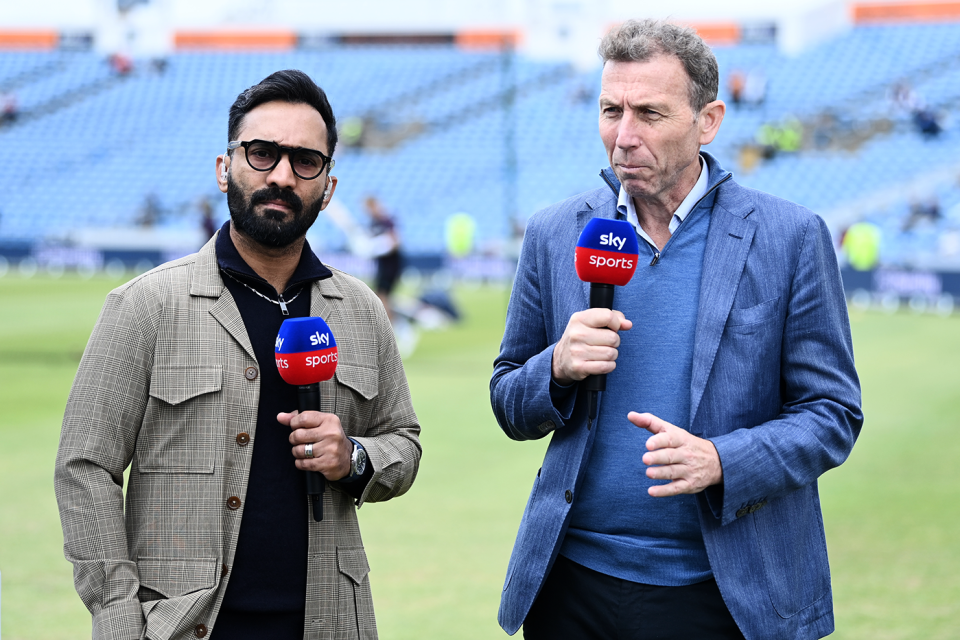 Commentators Dinesh Karthik and Mike Atherton have a chat, England vs India, 1st Test, Leeds, 5th day, June 24, 2025