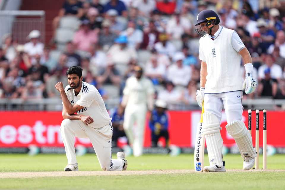 Washington Sundar wonders what to do, and Joe Root smiles, England vs India, 4th Test, 3rd day, Manchester, July 25, 2025 
