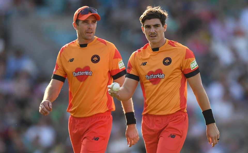 Sean Abbott and Tim Southee with the Hundred-branded ball, Birmingham Phoenix vs Southern Brave, Men's Eliminator, The Oval, August 17, 2024