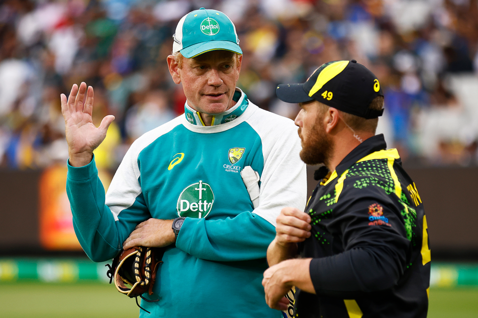Interim coach Andrew McDonald speaks to Aaron Finch during a warm-up session, Australia vs Sri Lanka, 5th T20I, Melbourne, February 20, 2022
