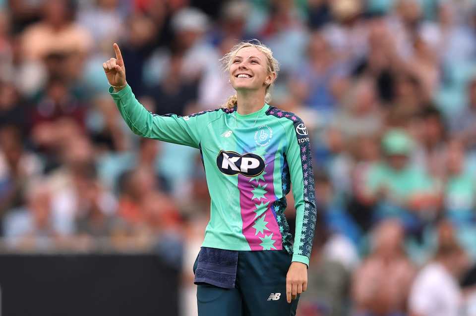 Sophia Smale helped finish off Fire with 3 for 13, Oval Invincibles vs Welsh Fire, Women's Hundred, The Oval, August 16, 2025