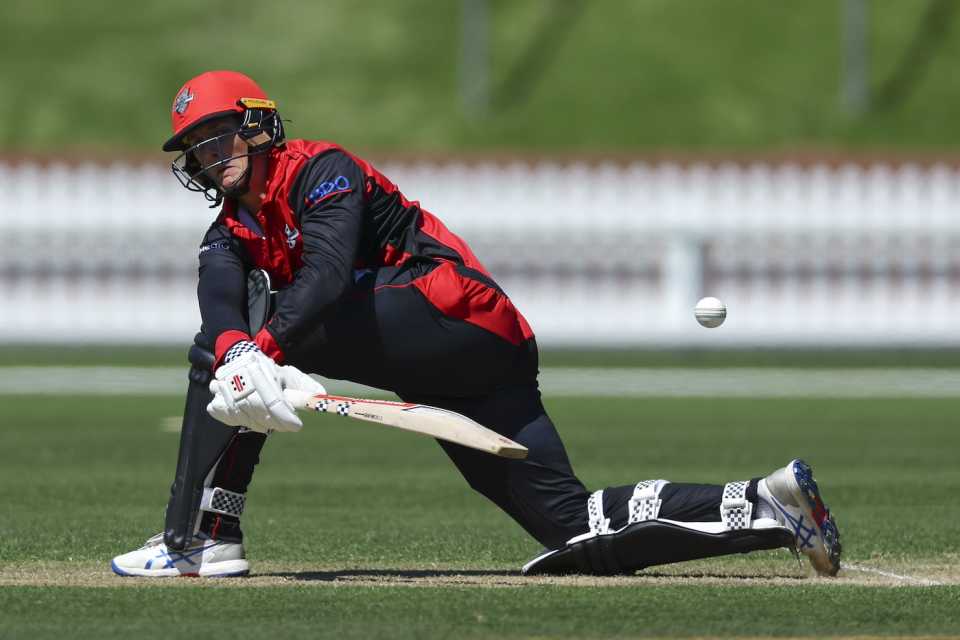 Rhys Mariu sweeps the ball, Wellington vs Canterbury, Ford Trophy, Wellington, December 7, 2023