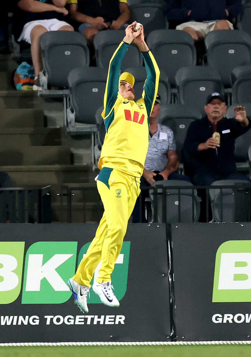 Marnus Labuschagne leaps high to take a catch on the rope, Australia vs South Africa, 3rd ODI, Mackay, August 24, 2025