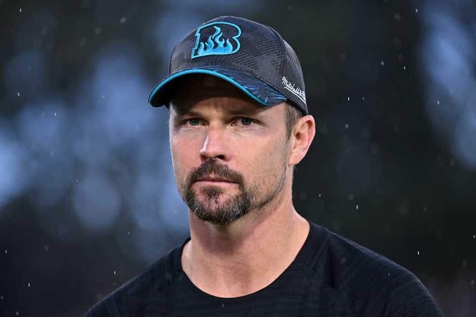 Brisbane Heat captain Colin Munro looks on during the rain interruption, Sydney Sixers vs Brisbane Heat, BBL, Coffs Harbour, January 3, 2025
