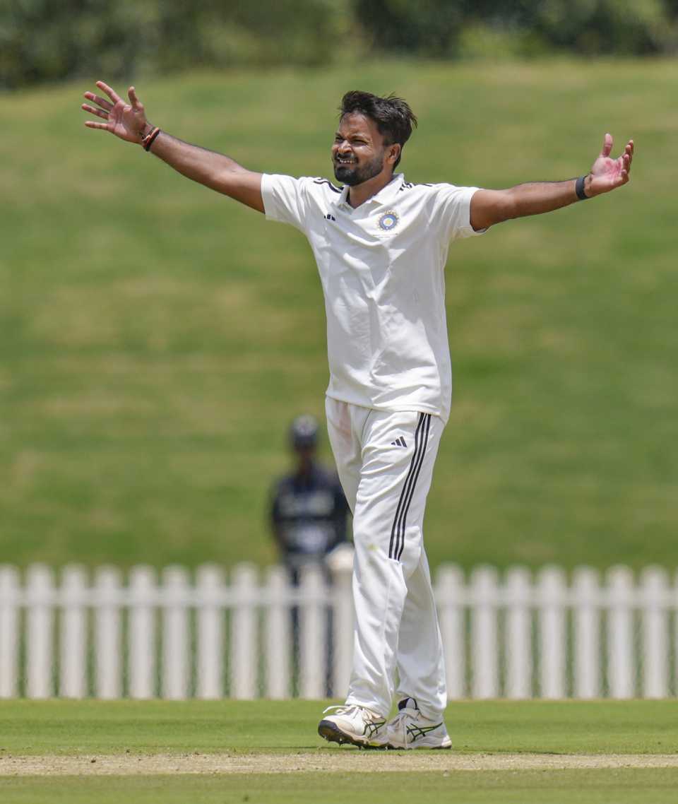 Mukesh Sharma appeals for a wicket, North Zone vs East Zone, day 1, Bengaluru, August 28, 2025
