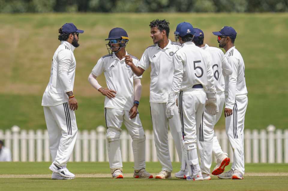 Manishi celebrates a wicket with teammates, North Zone vs East Zone, day 1, Bengaluru, August 28, 2025